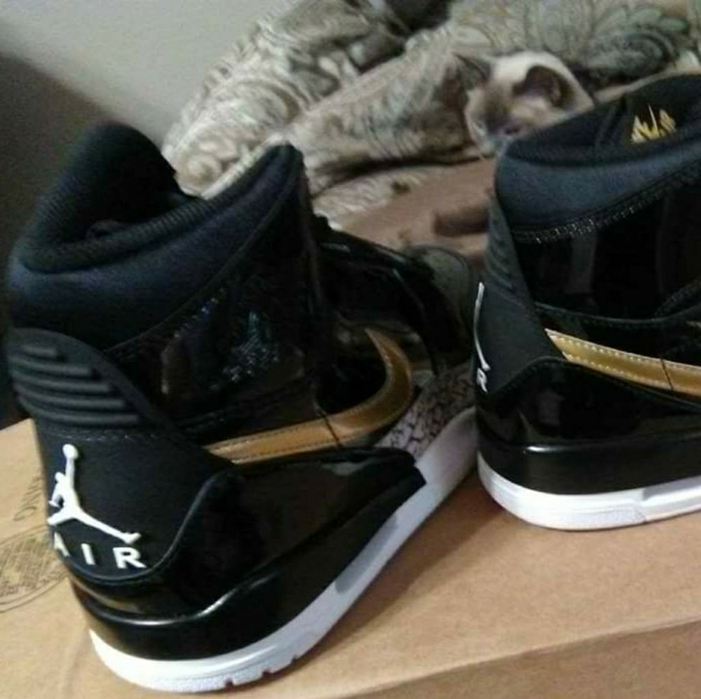 Shoes - Picture 2 of 2